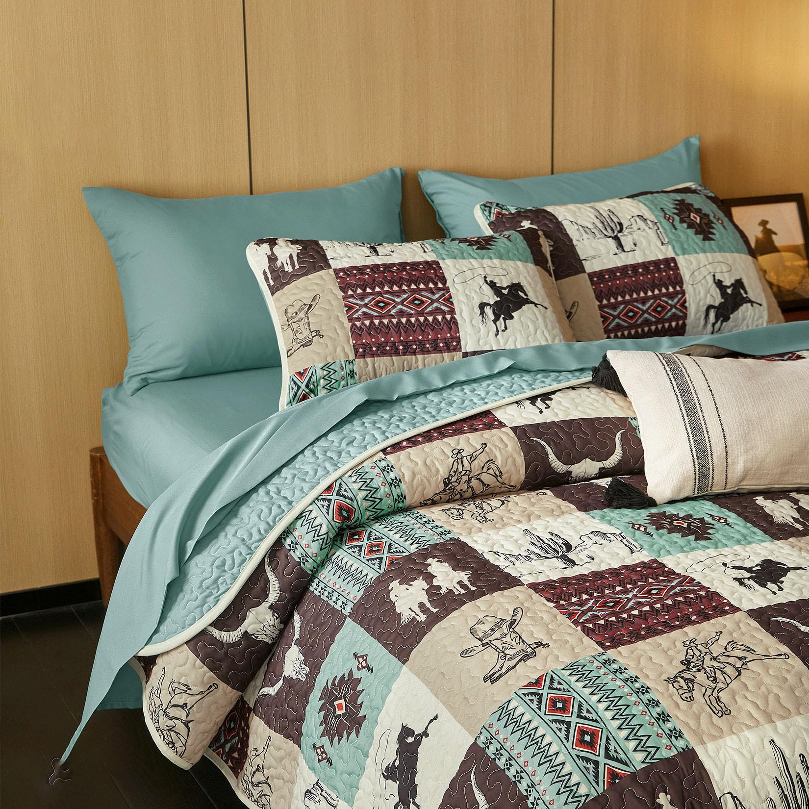 Wake In Cloud lightweight microfiber fabric lends breathable comfort.