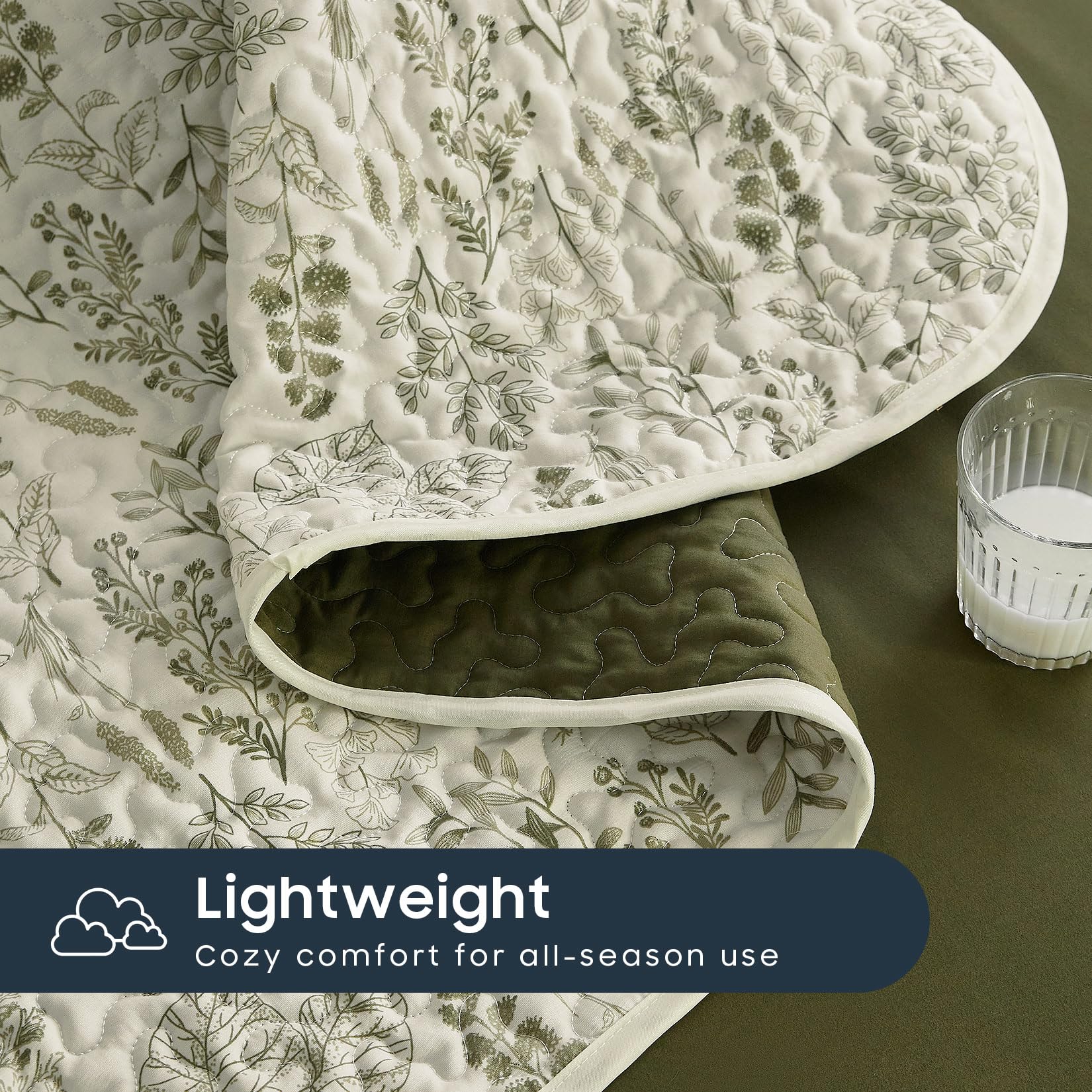 Wake In Cloud queen/full 3-piece set fits a range of bed sizes with style.