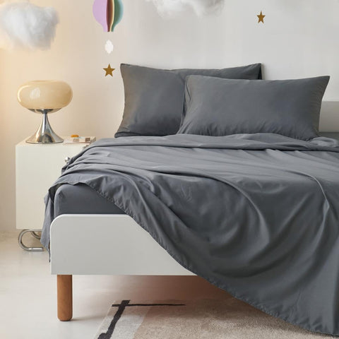 Wake In Cloud 5-piece bedding set includes sheets for easy bed making.