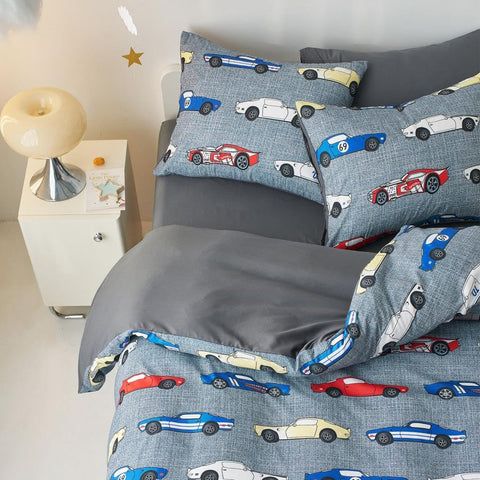 Wake In Cloud twin-size comforter with durable stitching stays in place.