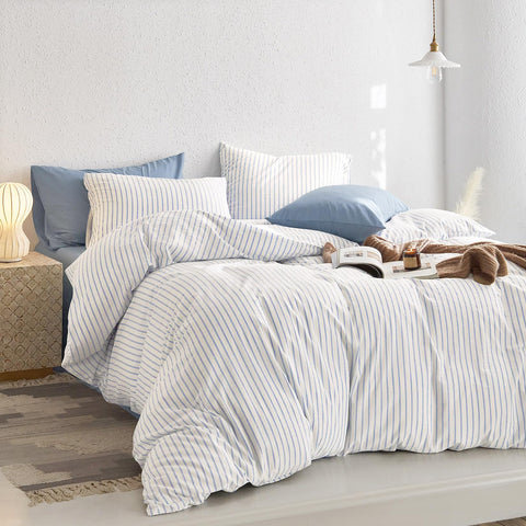 Wake In Cloud zipper closure detail for quick duvet insert access.