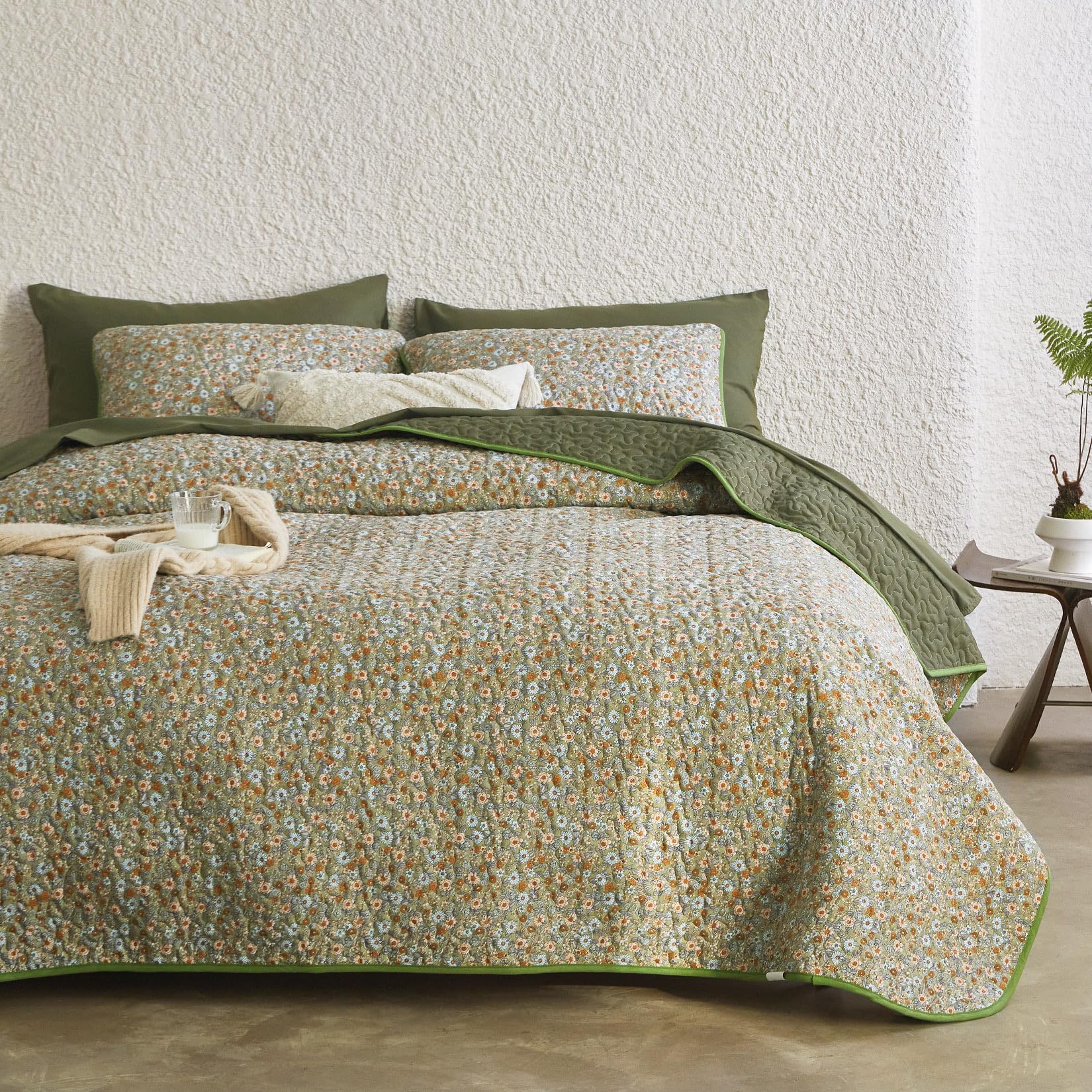 Wake In Cloud 3-piece king set includes quilt and two shams for complete bed styling