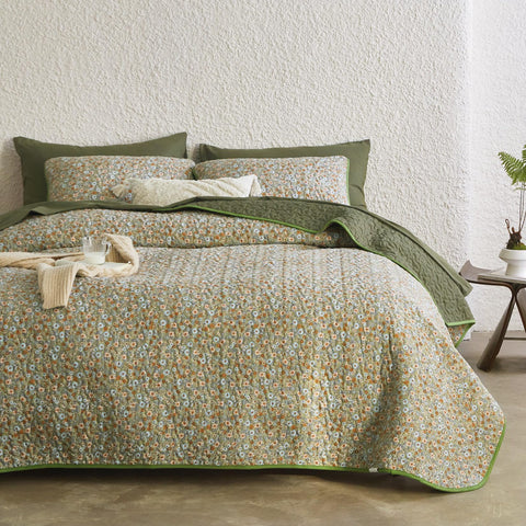 Wake In Cloud 3-piece king set includes quilt and two shams for complete bed styling