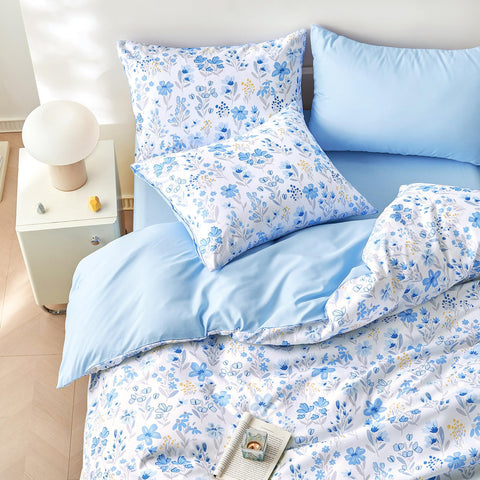 Wake In Cloud blue-white floral fitted sheet with elastic all-around for secure fit