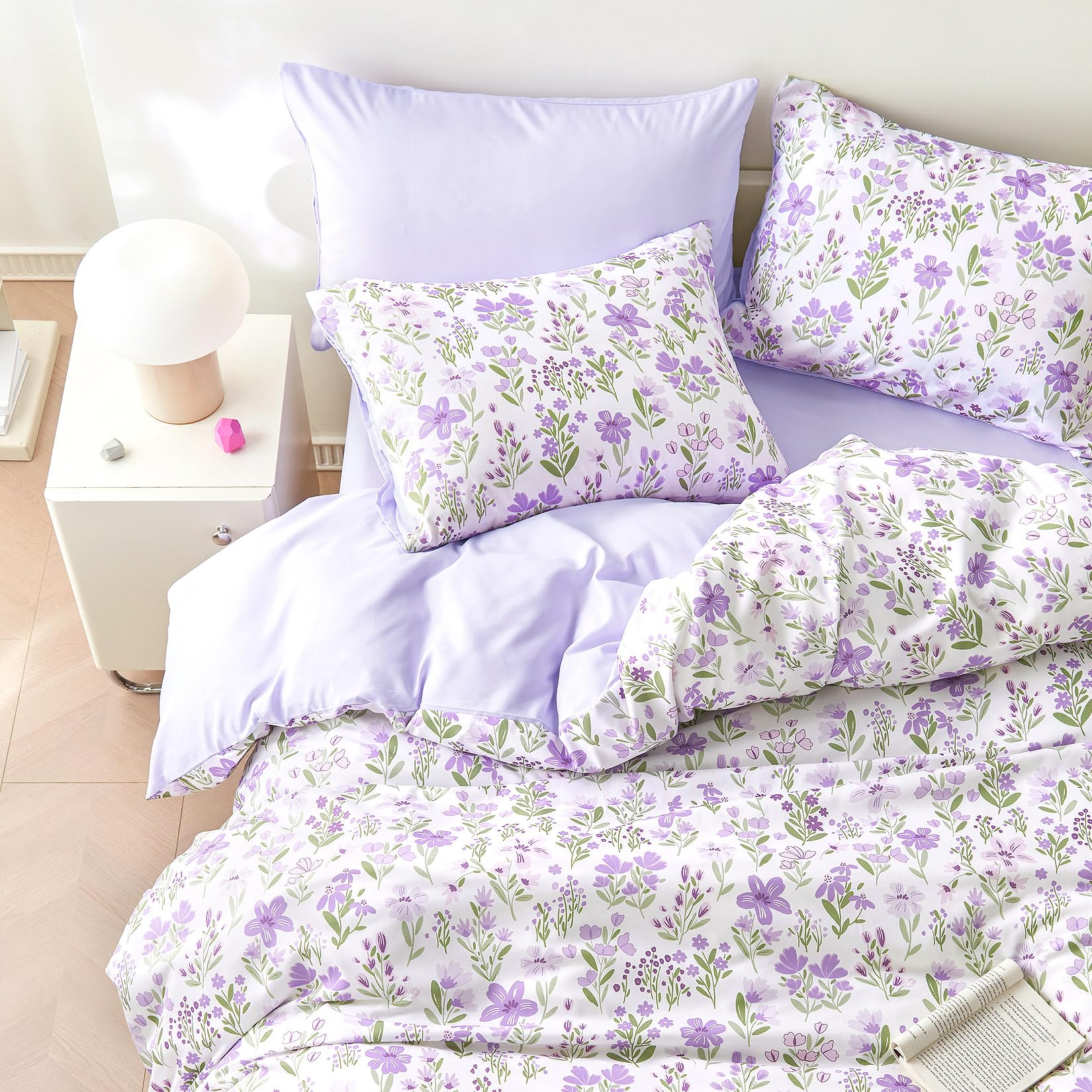 Wake In Cloud twin fitted sheet with elastic edges for secure fit.