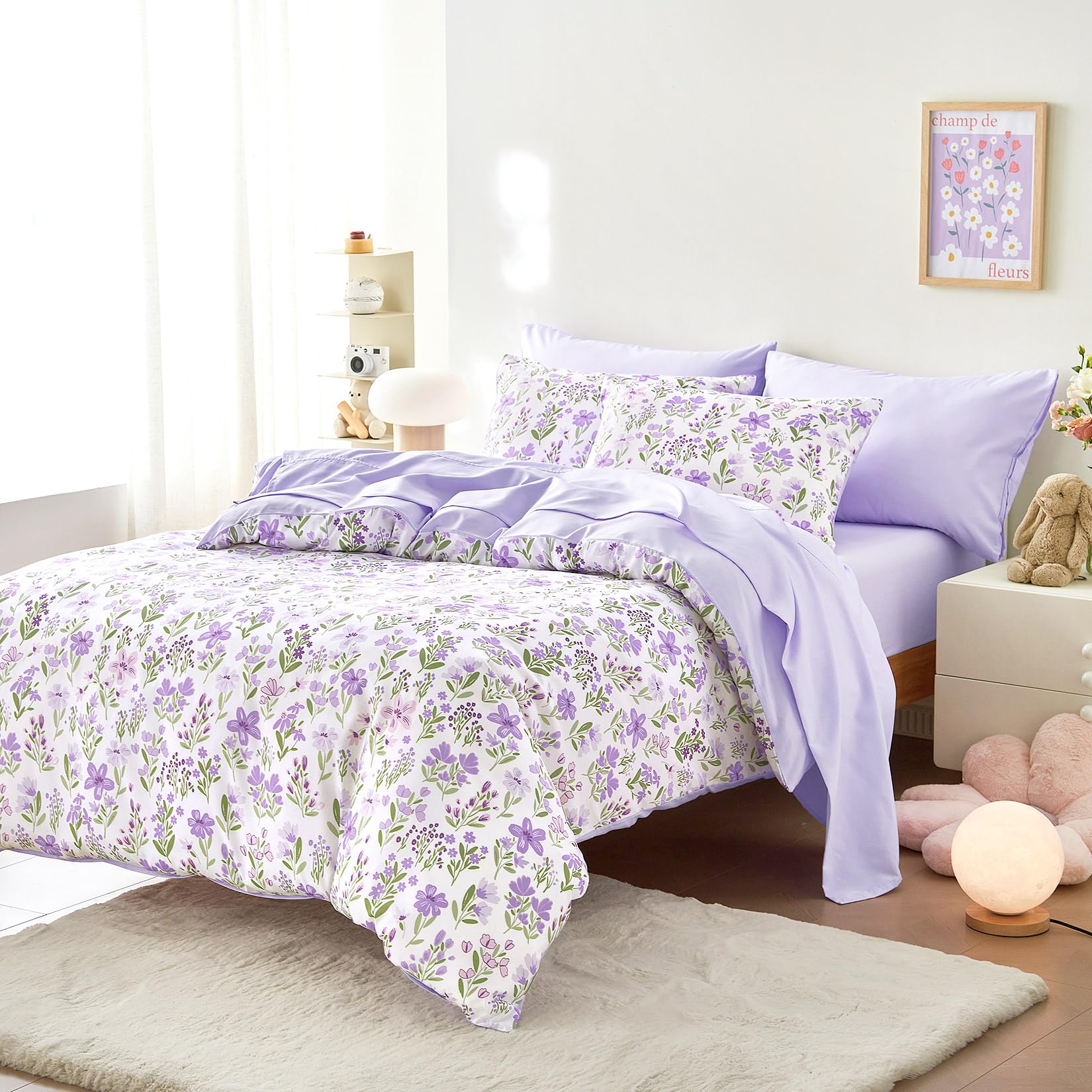 Wake In Cloud twin flat sheet with cheerful blossoms for soft nights.