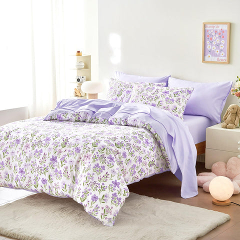Wake In Cloud twin flat sheet with cheerful blossoms for soft nights.