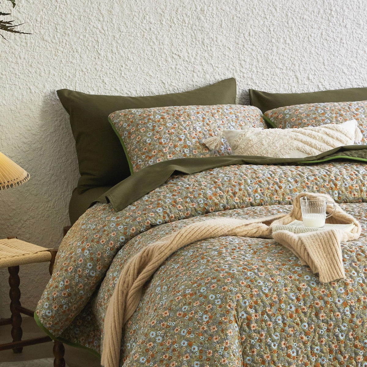 Wake In Cloud floral quilt set with daisy pattern for vintage bedroom decor