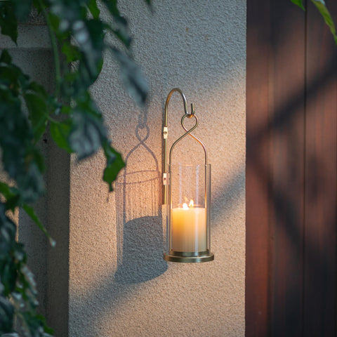 Walasis sturdy base plate ensures stable display on breezy walls