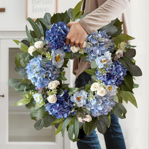 WANNA-CUL versatile indoor-outdoor wreath for decor and display