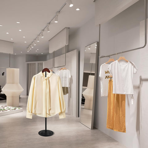 WDBG versatile garment display supports retail and personal use across seasons.