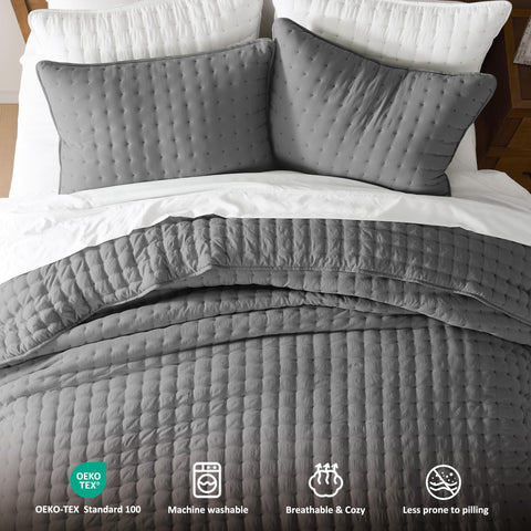 WDCOZY all-season bedding idea pairs with seasonal layers.