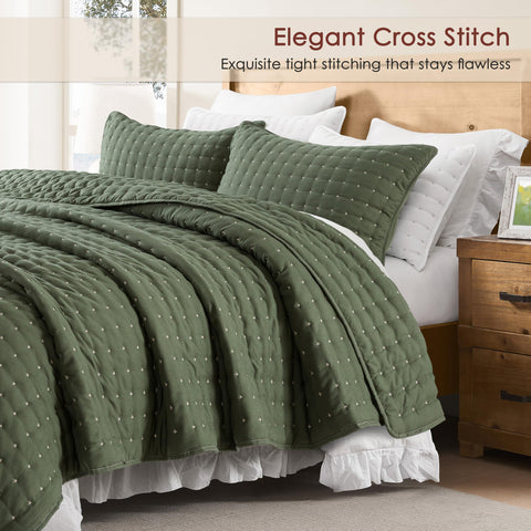 WDCOZY all-season quilt displayed as bedspread for year-round comfort