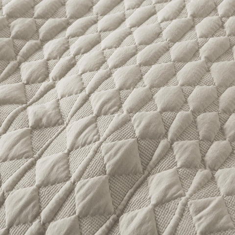 Bedroom setup featuring WDCOZY quilt for a modern look.