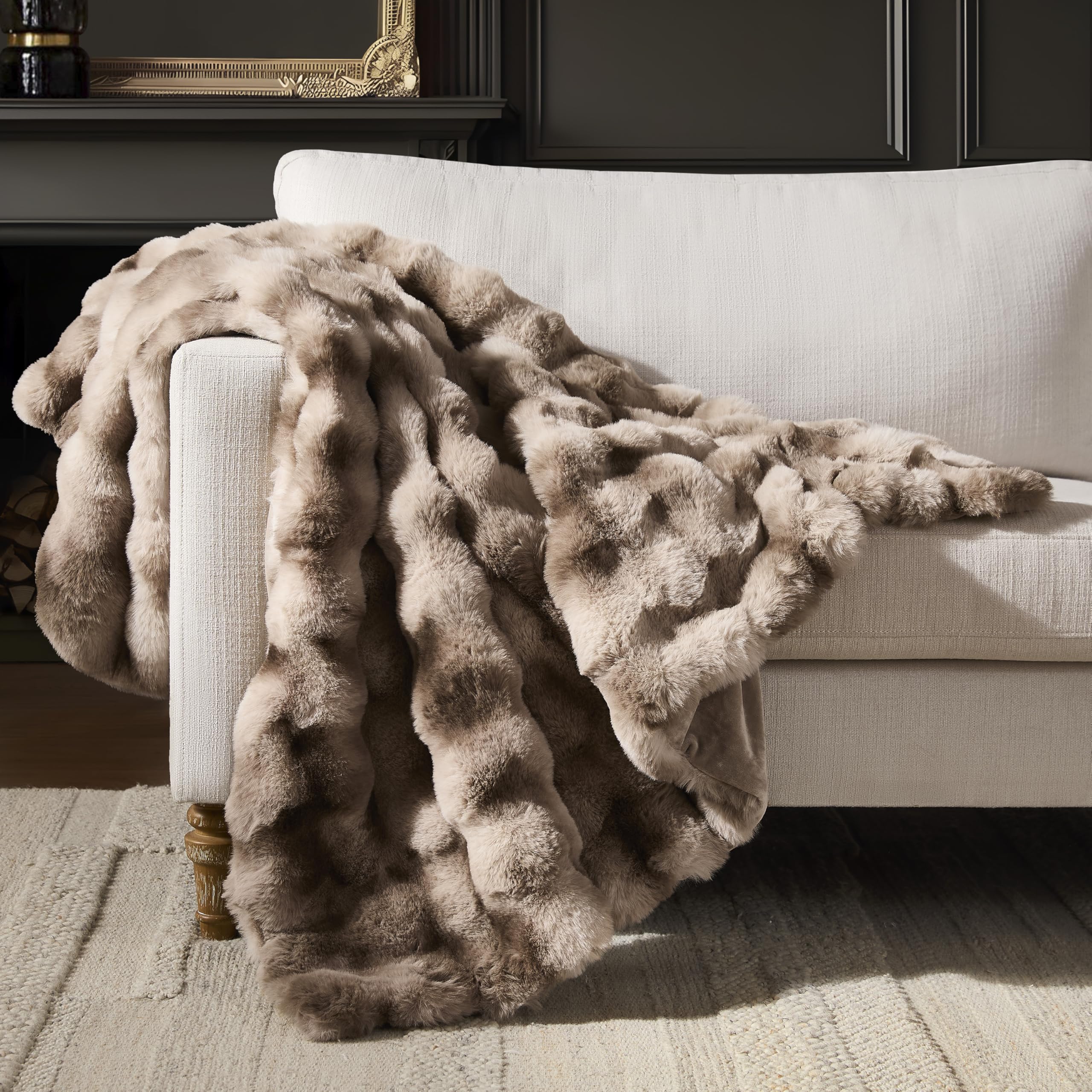 WDCOZY bubble throw blanket close-up shows plush fur texture for cozy warmth