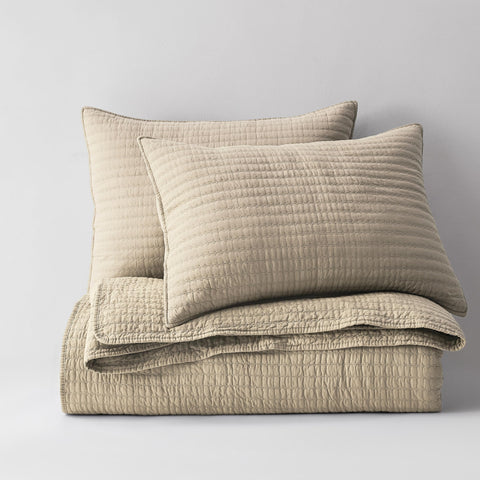 WDCOZY california-king quilt coverlet suits larger beds with year round comfort.