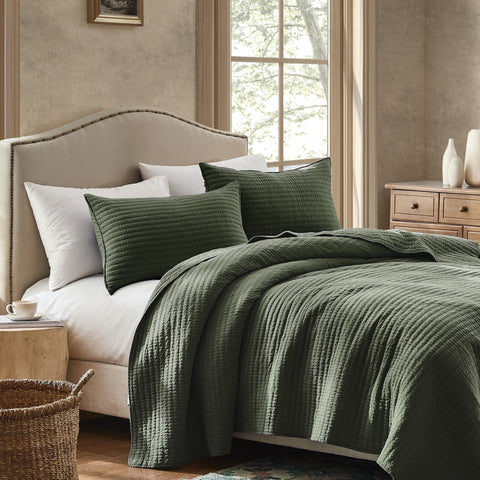 WDCOZY country rustic coverlet enhances shabby chic bedrooms.