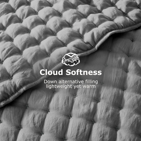 WDCOZY quilt folded neatly on bed for compact display