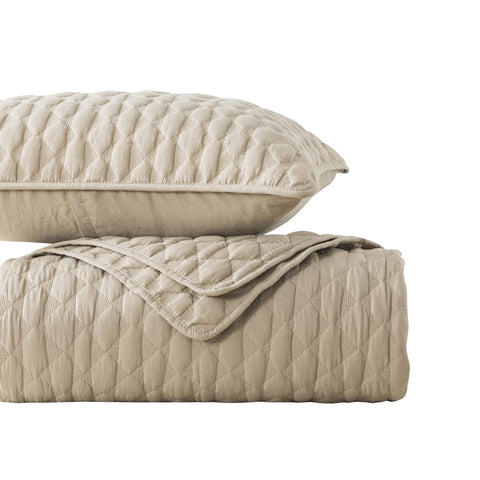 WDCOZY king-size drape adds a polished, streamlined bed appearance.