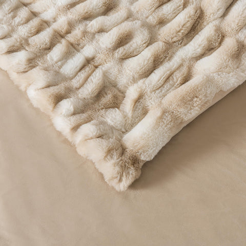 WDCOZY plush weight delivers comforting warmth without heaviness.