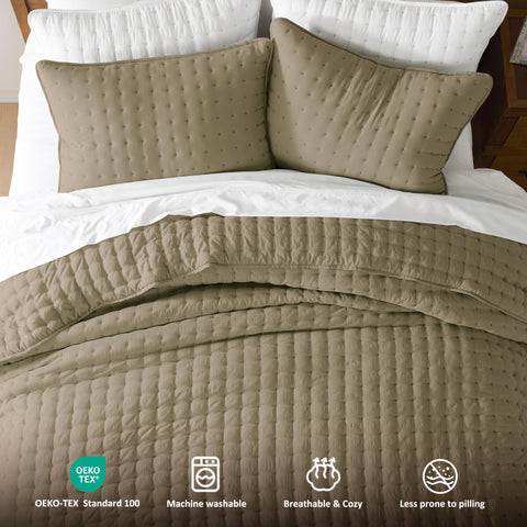WDCOZY queen-size ensemble outfits your bed with cohesive style.