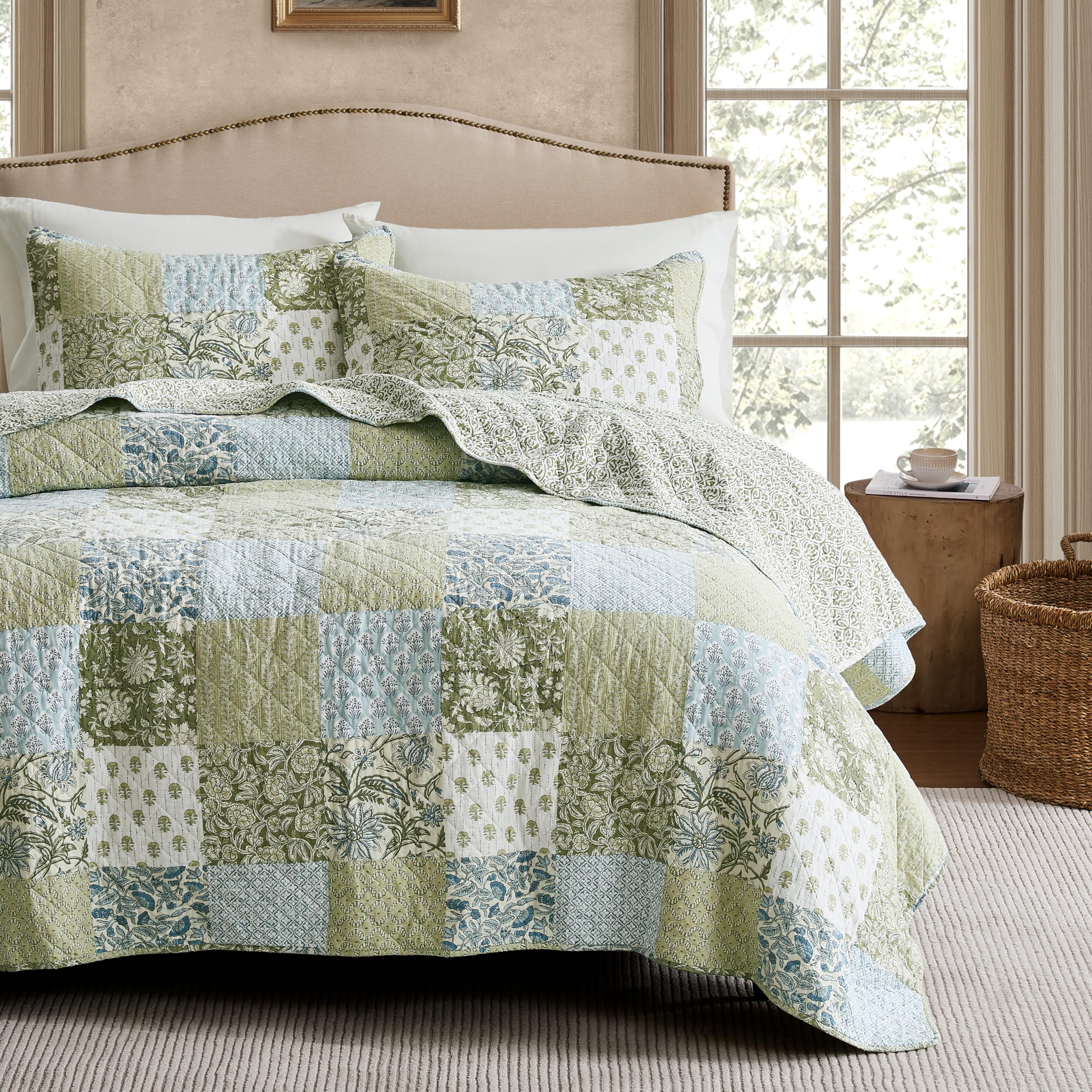 WDCOZY quilt king-size flatlay highlighting breathable 100% cotton for all-season comfort.