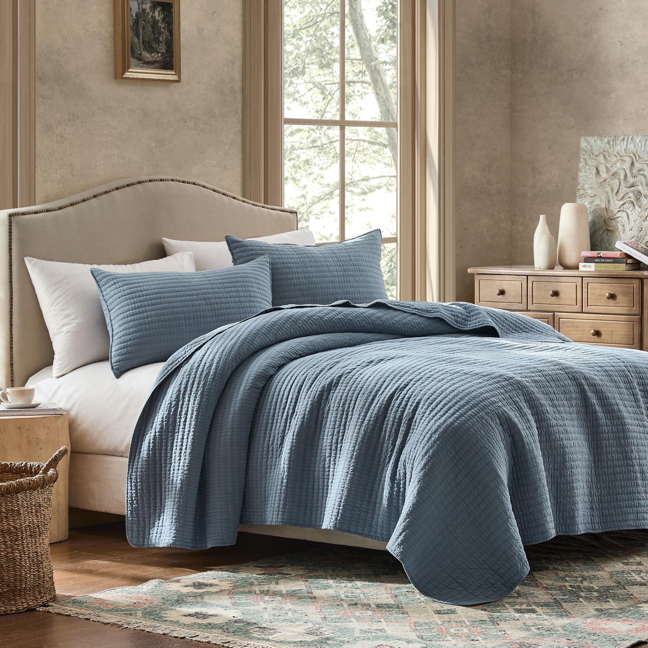 WDCOZY all-season quilt on bed demonstrates versatile warmth.