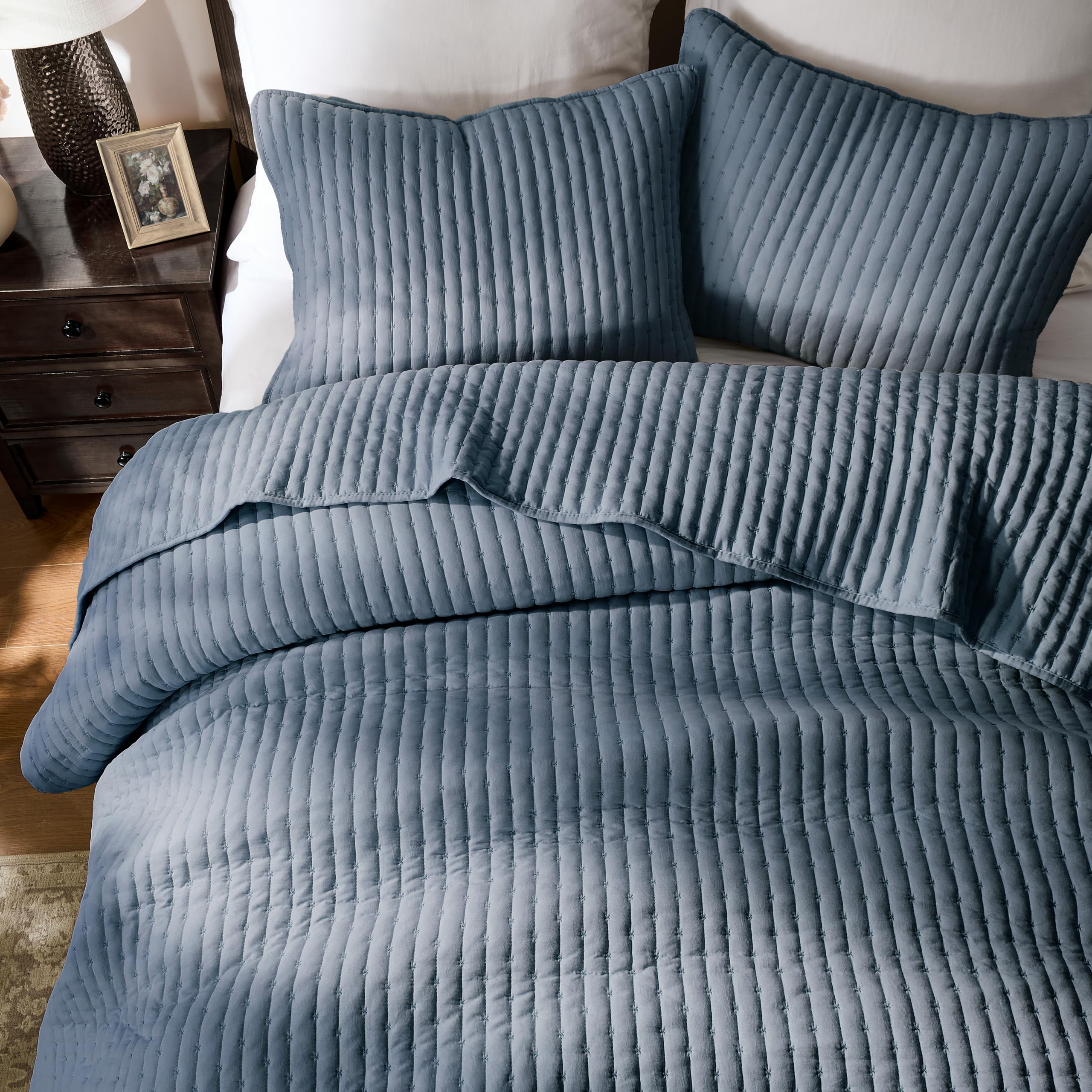 WDCOZY quilt texture with brushed polyester for softness and durability.