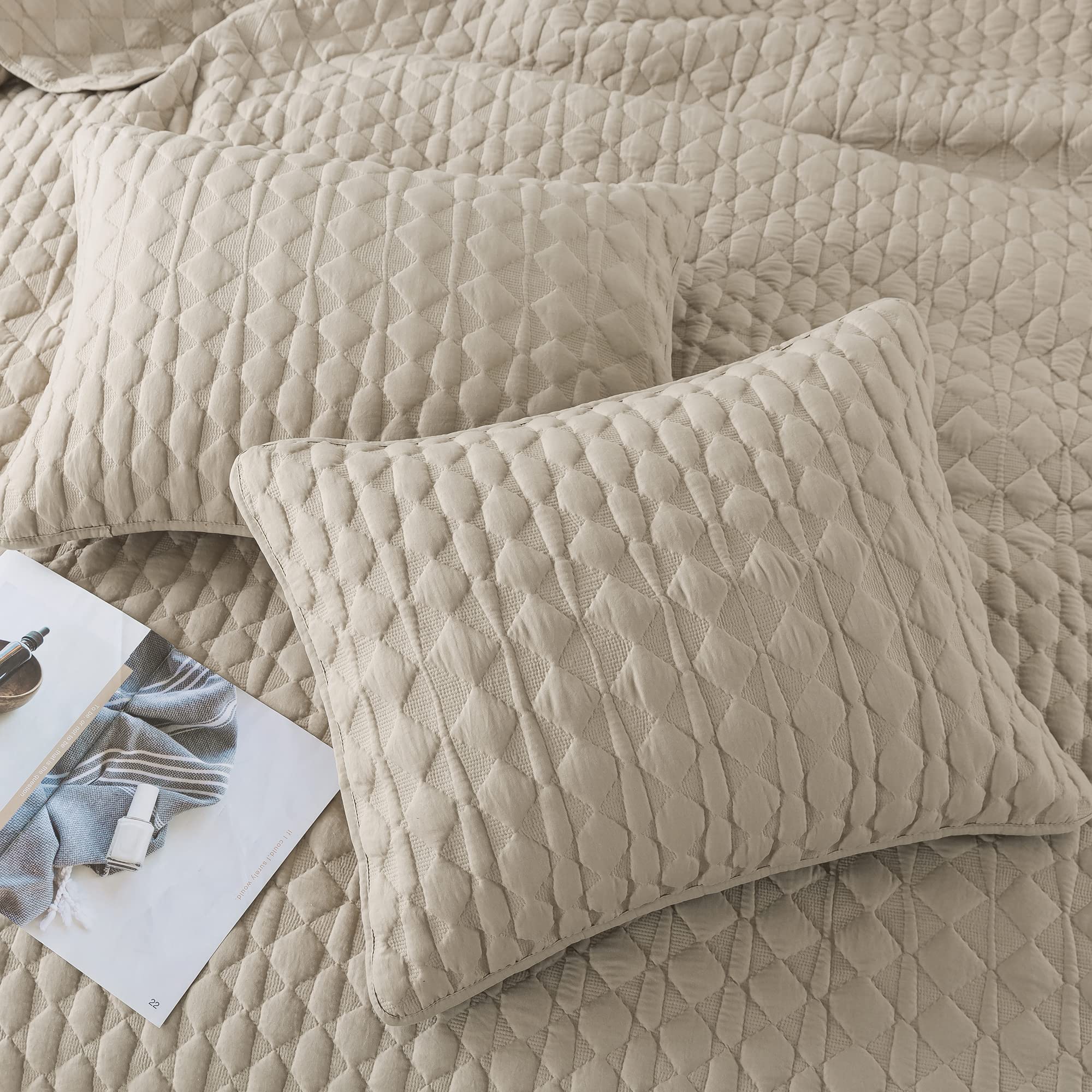 WDCOZY soft-brushed-finish fabric feels gentle against the skin.
