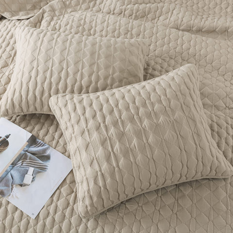 WDCOZY soft brushed polyester fabric detail for coziness.