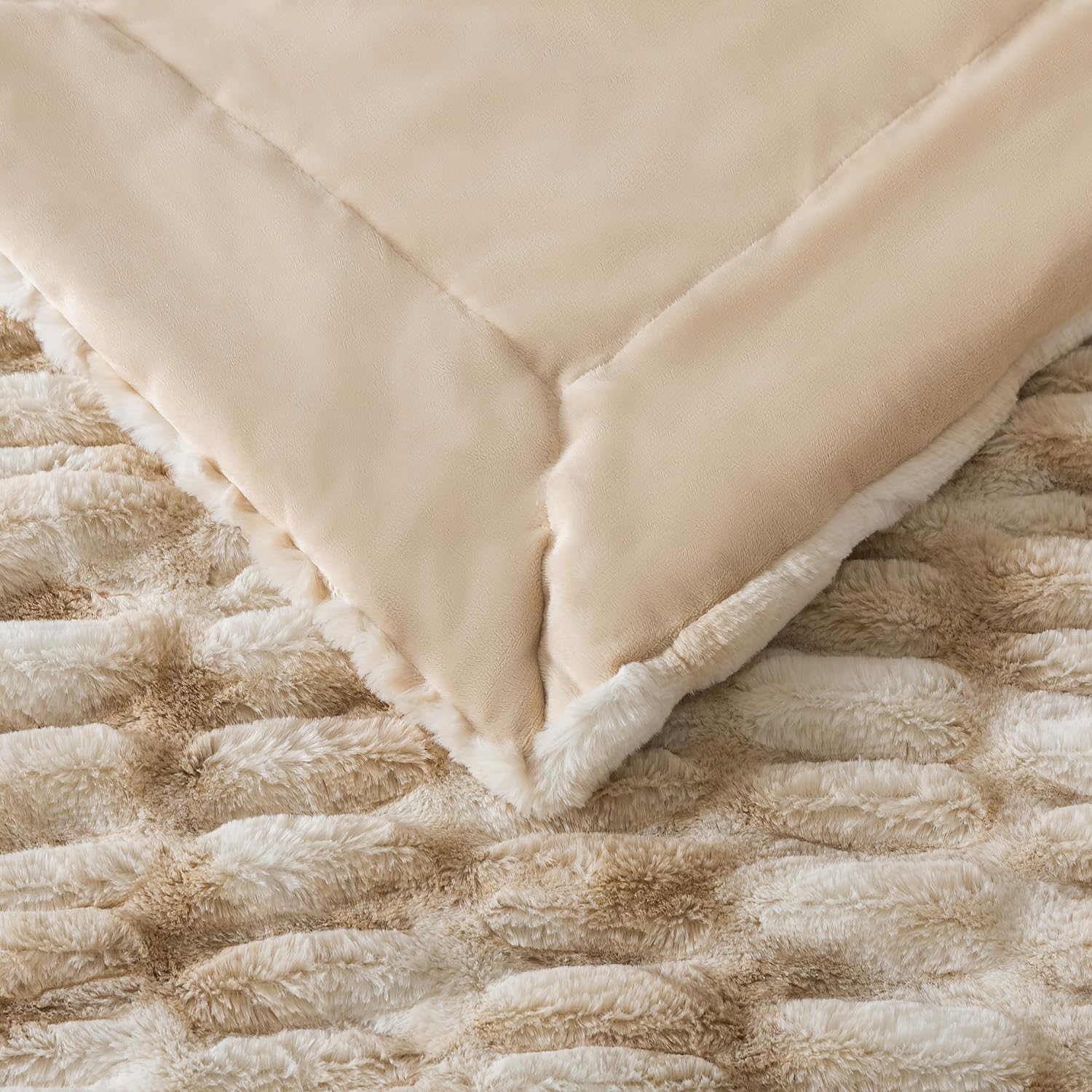 WDCOZY two-size option fits beds or couches for versatile use.