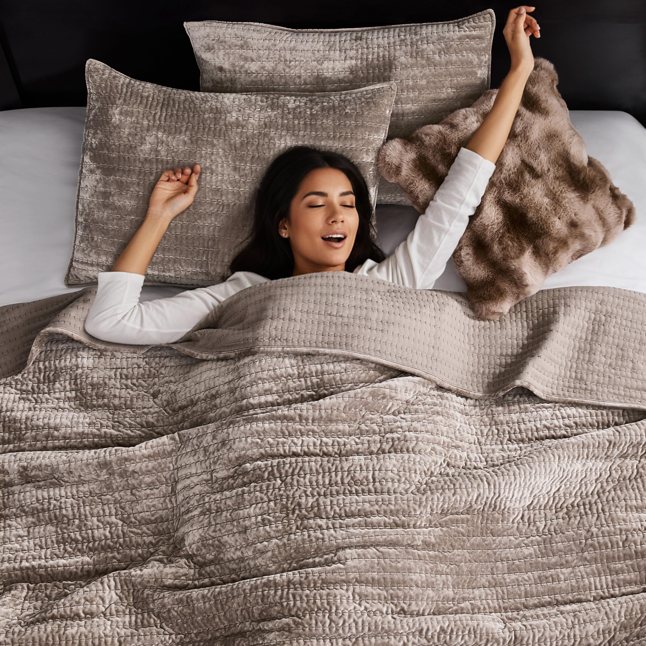WDCOZY velvet California quilt color-shift captures rich tones under light