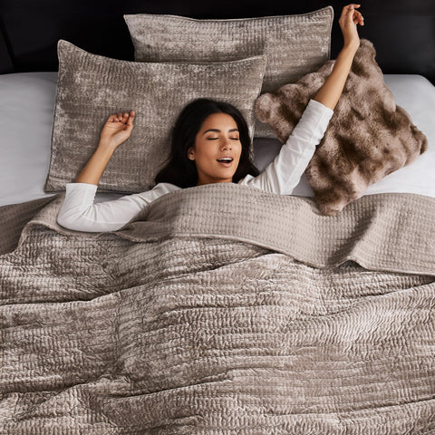 WDCOZY velvet California quilt color-shift captures rich tones under light