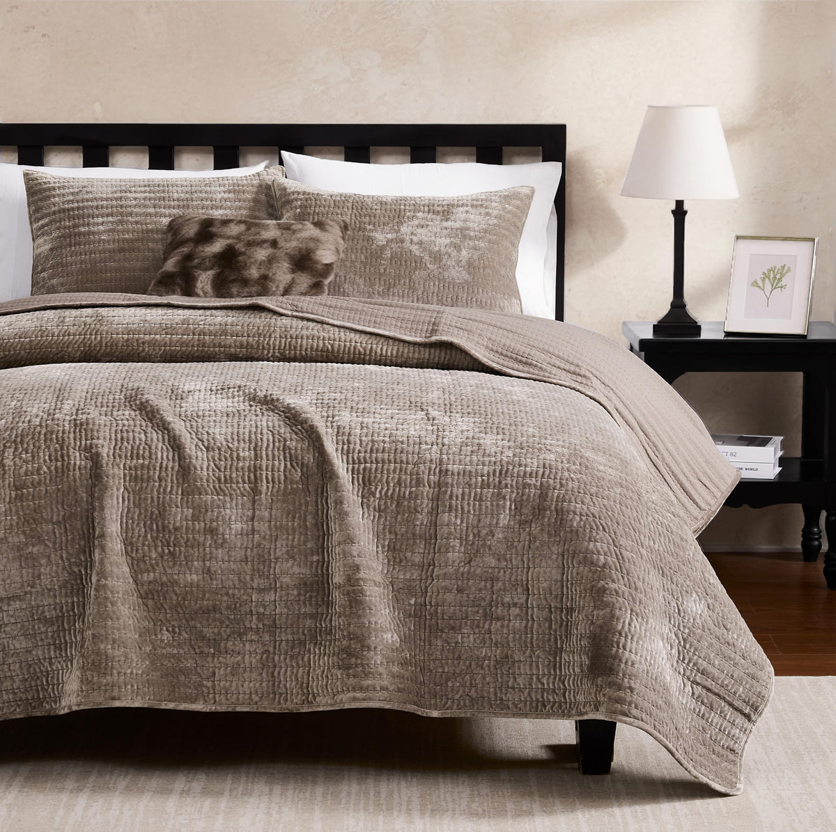 WDCOZY velvet California quilt setup shows luxurious softness on a king-size bed