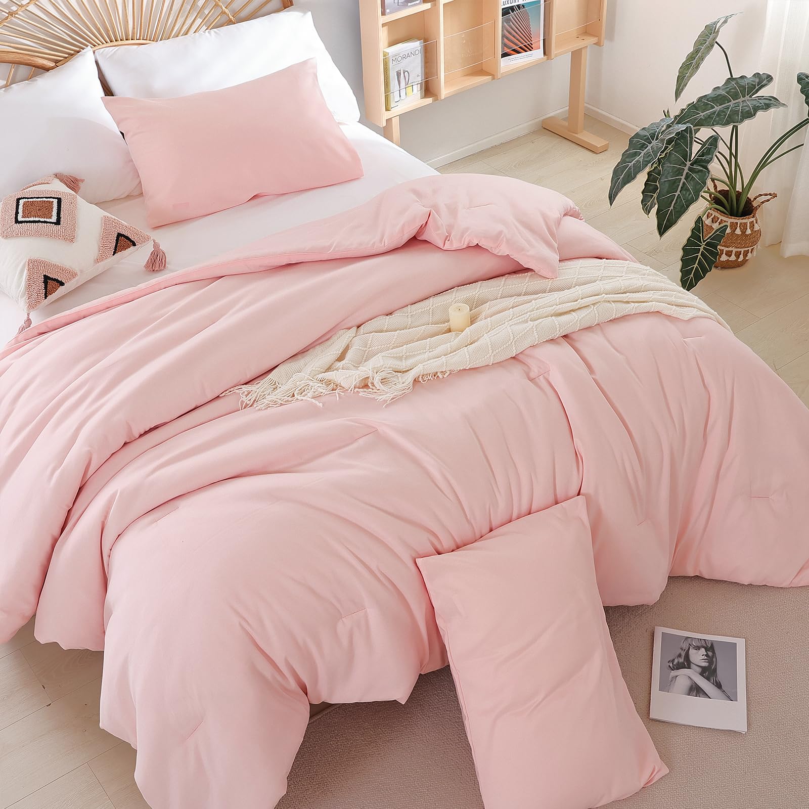 Box-stitched Weigelia comforter maintains even fill after washing