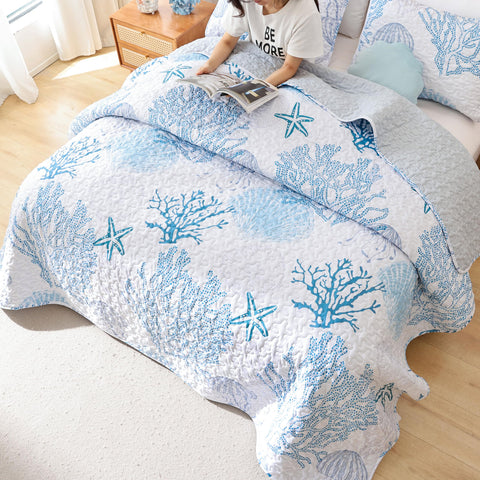 Weigelia quilt featuring seashells motif for nautical vibes.