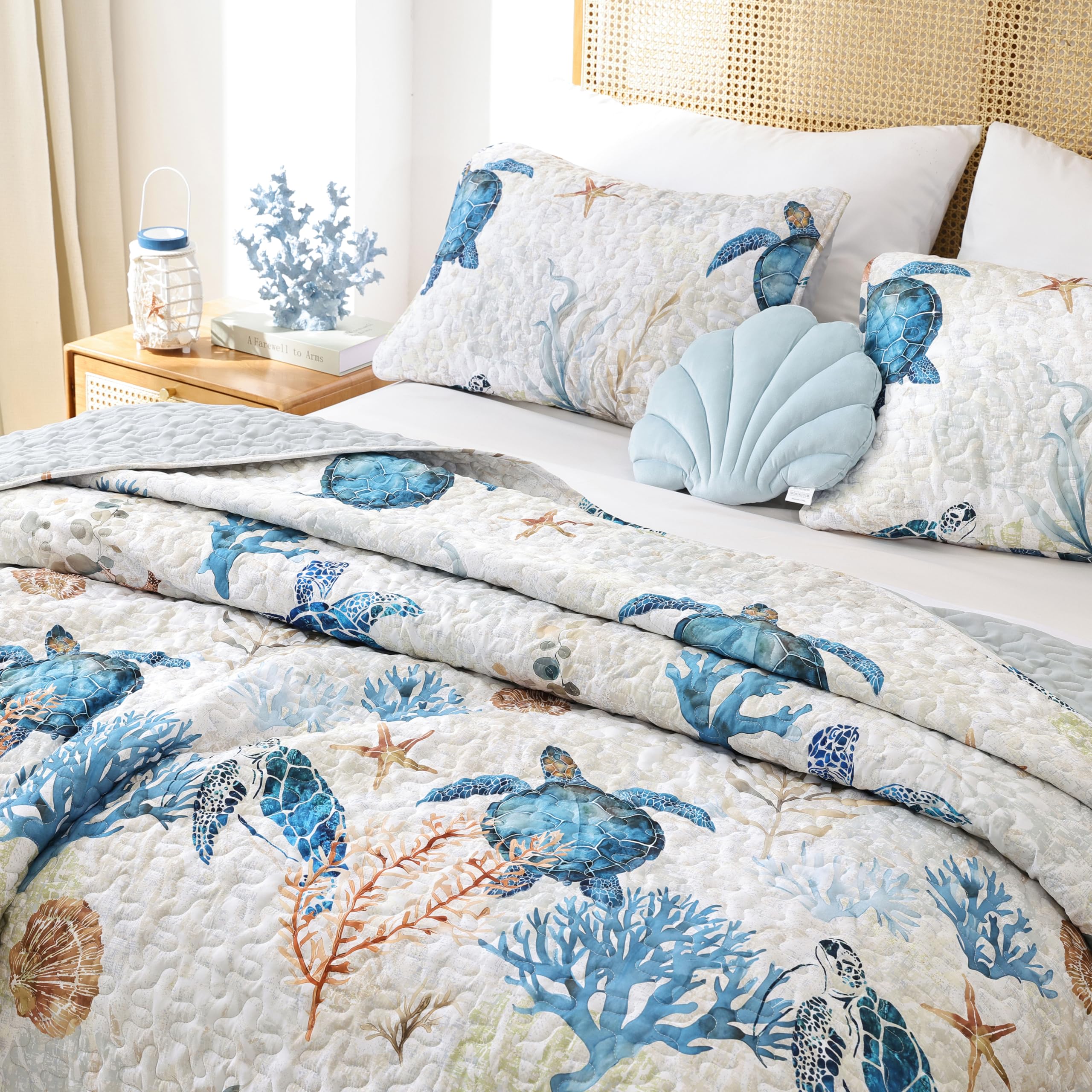 Weigelia coastal quilts twin bedroom decor idea for a breezy seaside vibe.