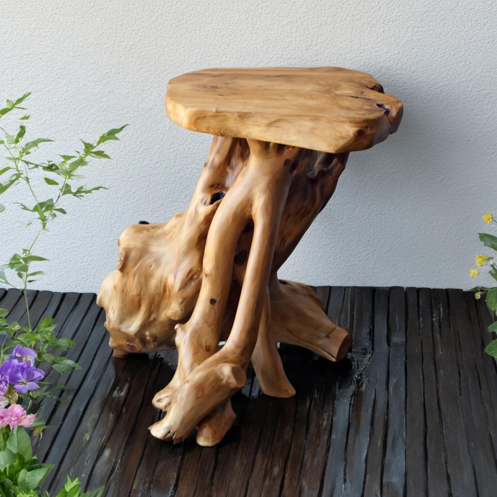 WELLAND Rustic surface with sturdy table design suitable for daily use