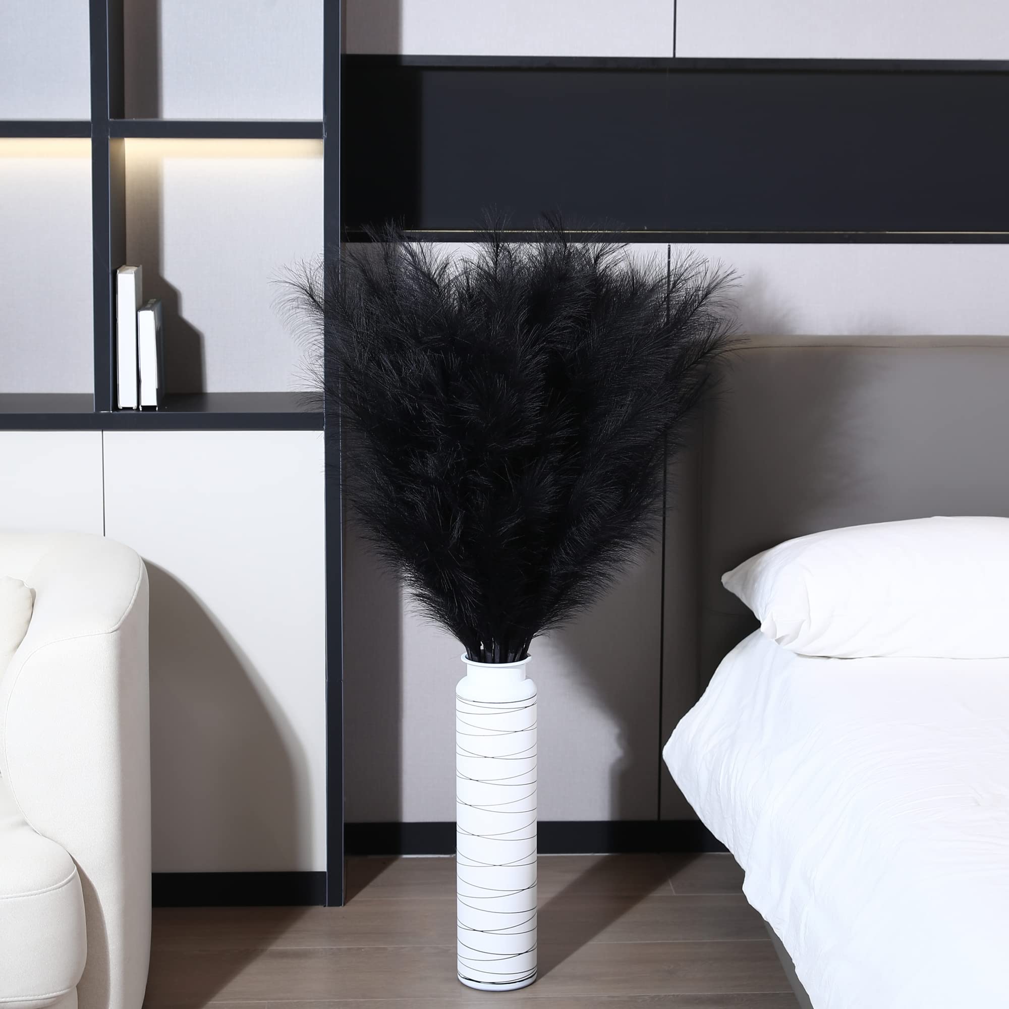 Wertuirk black pampas grass creates luxurious event focal points