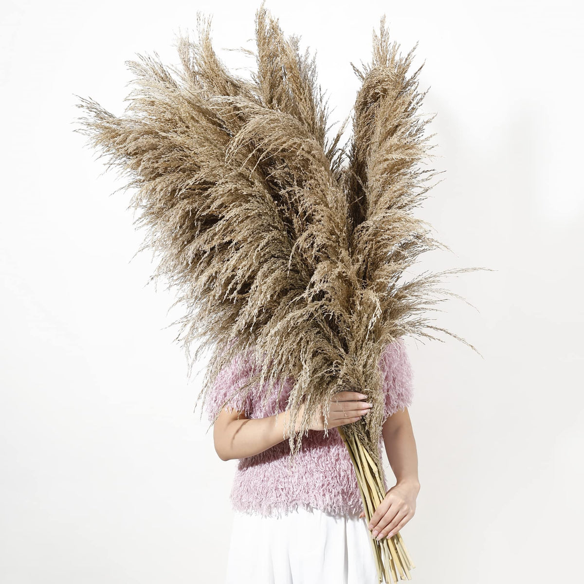 Wertuirk pampas grass 9-stem arrangement for a dramatic floor vase centerpiece.