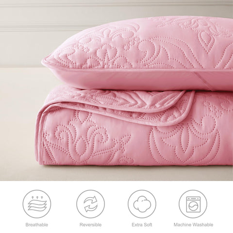Whale Flotilla twin bedspread includes one pillow sham for coordinated bedding.