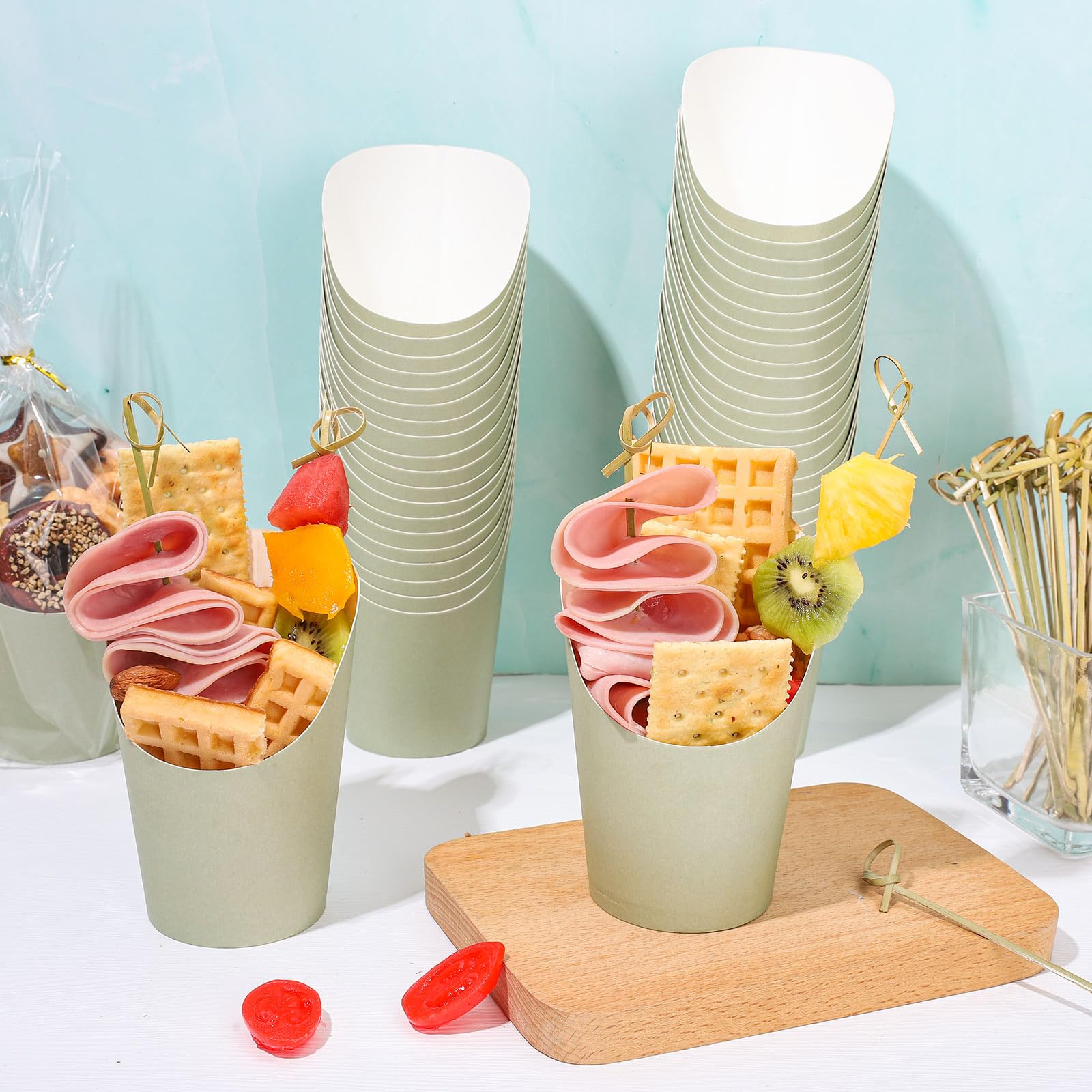 Whaline gold twist ties secure cups for neat, ready-to-serve presentation.