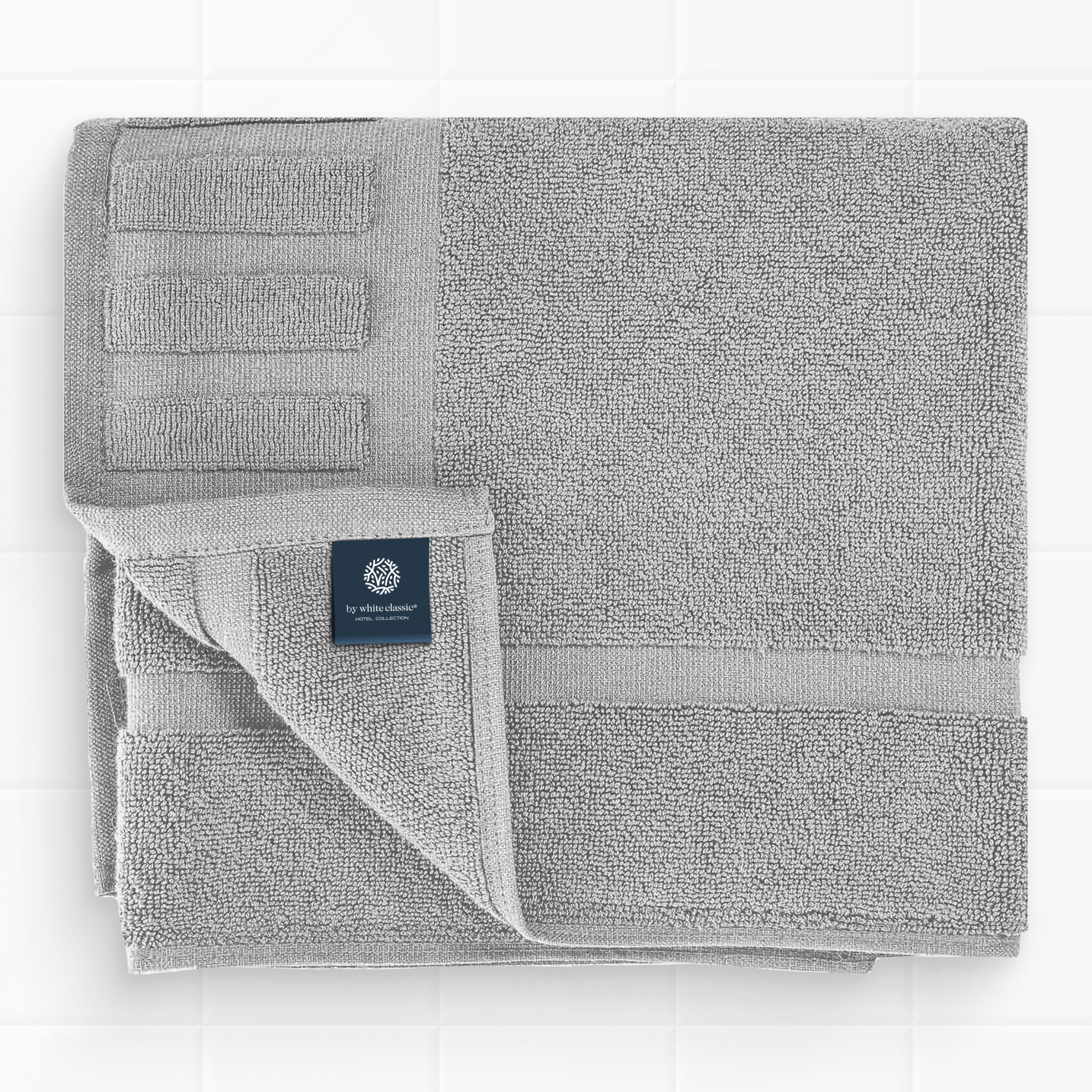 White Classic bath mat dries quickly after washing for everyday use