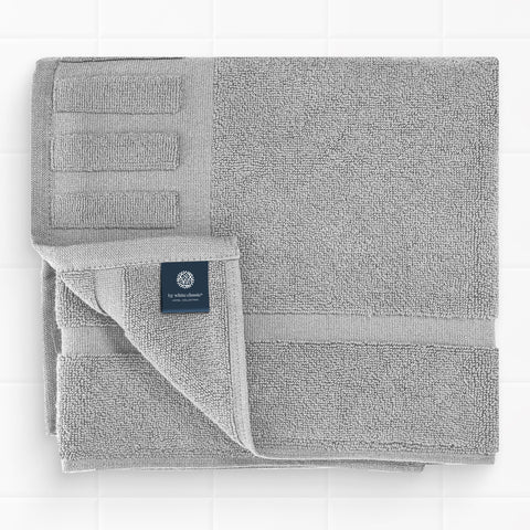 White Classic bath mat dries quickly after washing for everyday use
