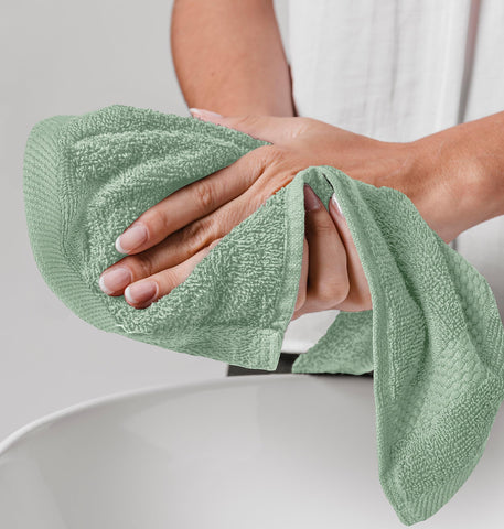White Classic machine-washable care for easy maintenance.