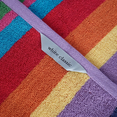 White Classic machine-washable towel set, easy care for frequent use.