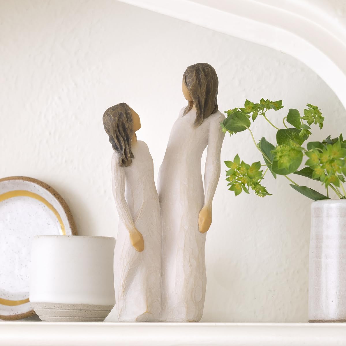 Willow Tree 7.5-inch height makes a thoughtful, compact keepsake