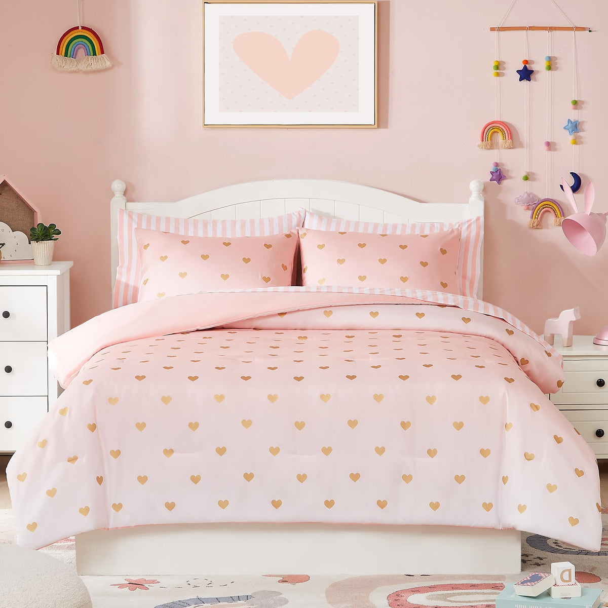 Wink Deer full-size comforter with pink gradient ombre and gold hearts.