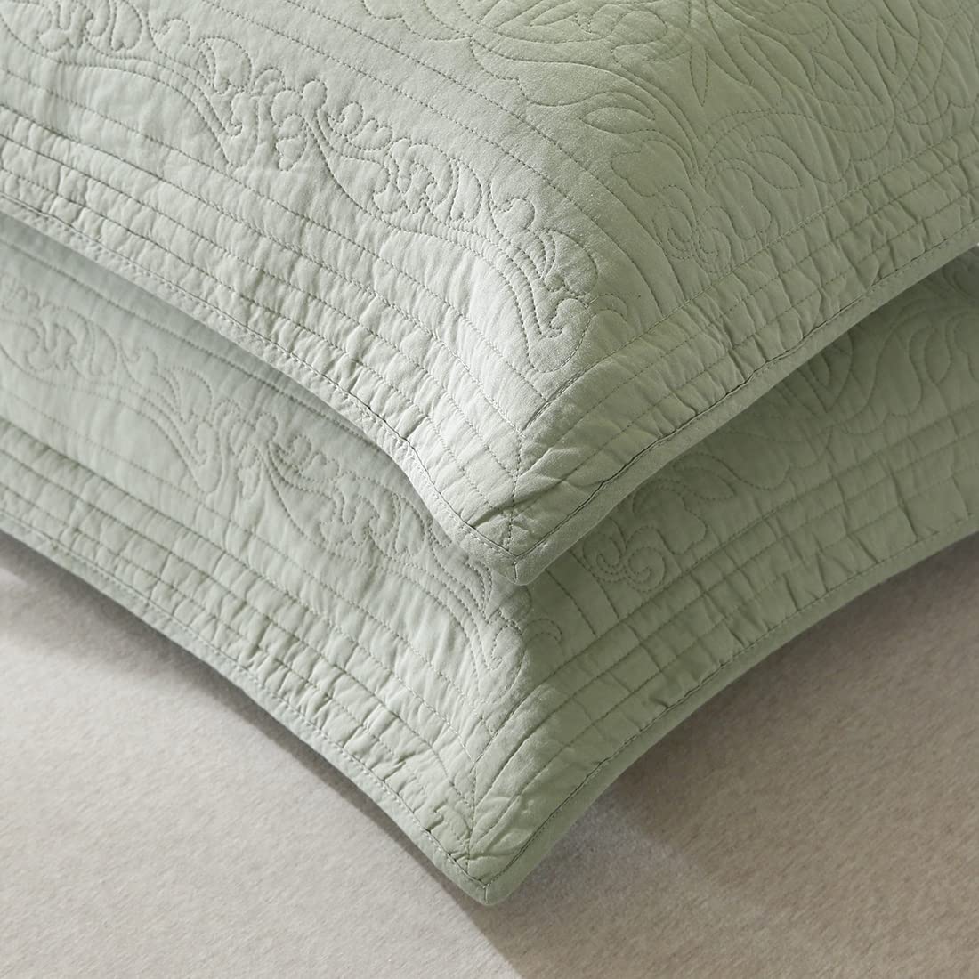 WINLIFE standard 20x26 pillow sham set for a neat bed fit