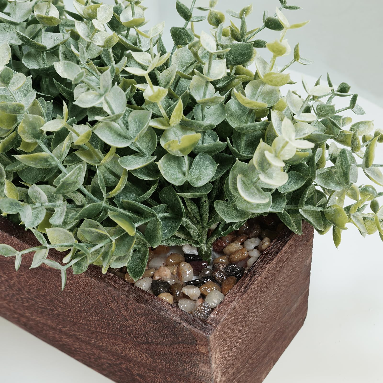 Winlyn faux greenery suits dining tables as elegant centerpieces.